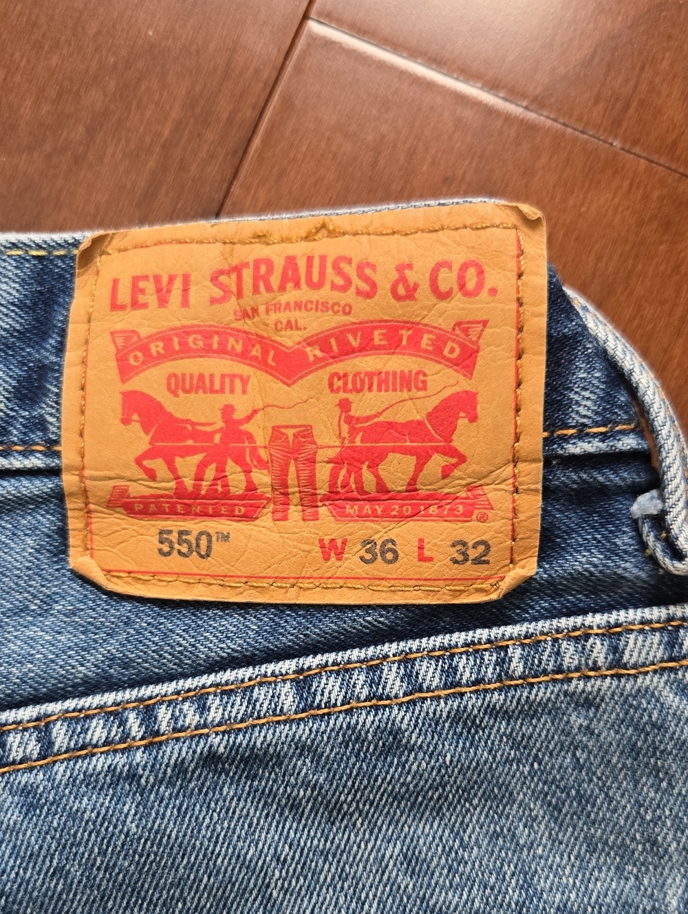 Levi Strauss 550 36x32 Made in Lesotho Blue Jeans Medium Wash. 2000s - Picture 2 of 9